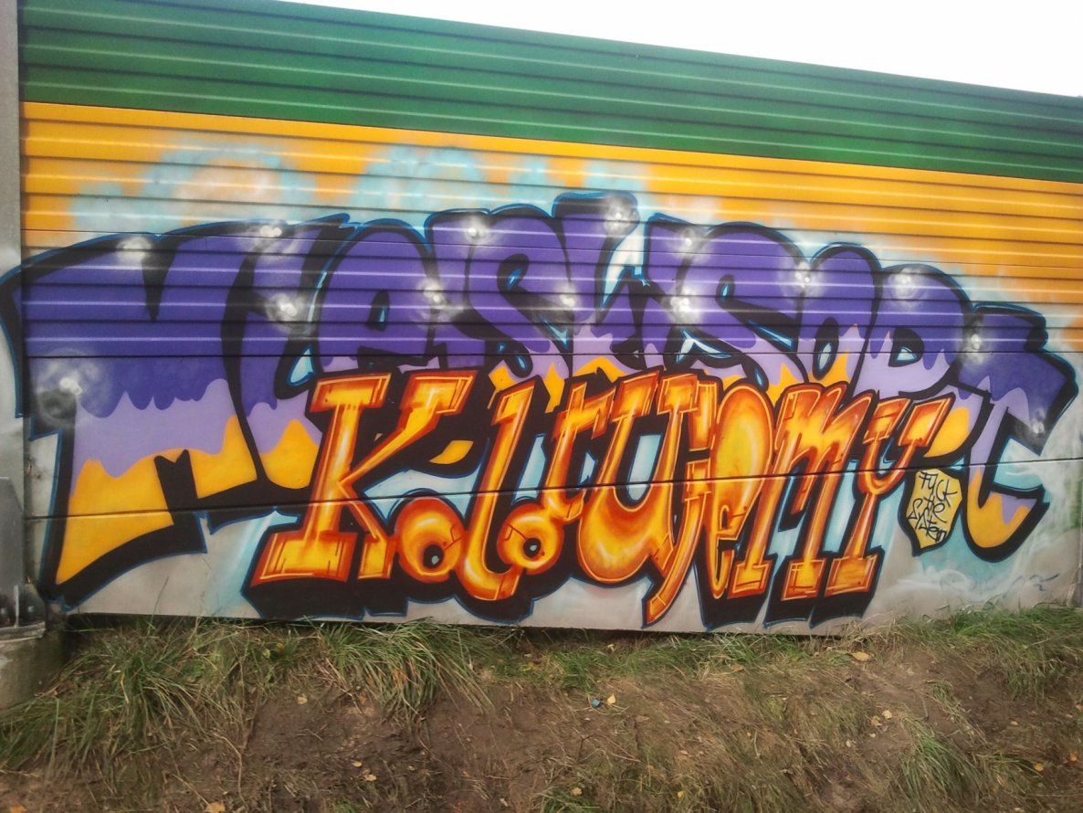 Graffiti Bombing in Warsaw - Photo by HellB (2013)