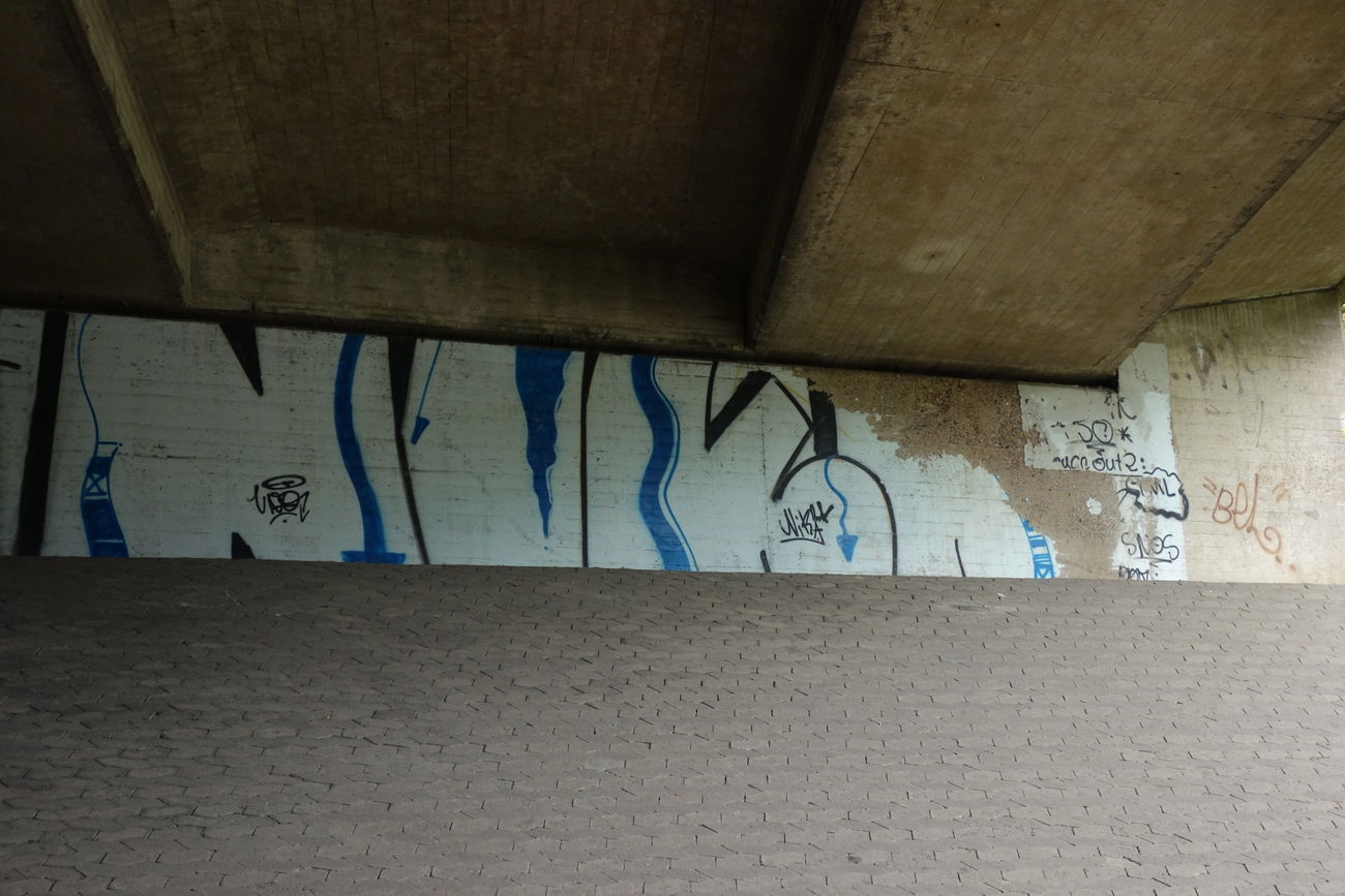 Graffiti Bombing in Deutschland - Photo by Herford - Nika, TML, A30 (1997)