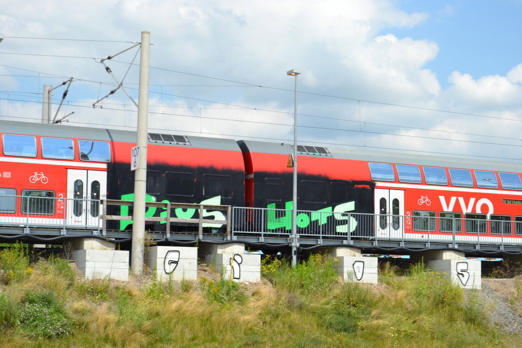 Graffiti Train - Photo by HerrAermel - Hots, Pius, Cios