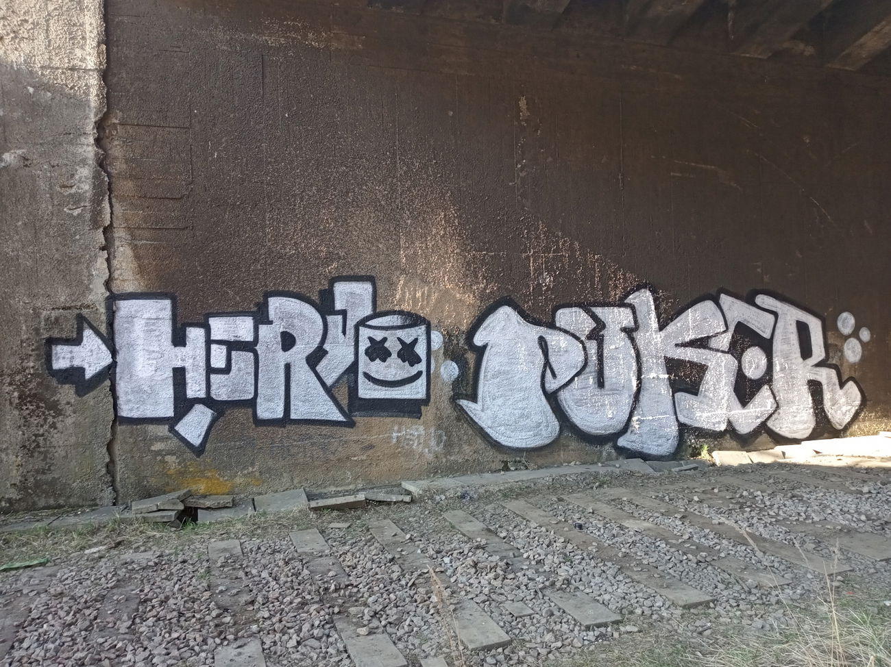 Graffiti Wall - Photo by Heryo88 - Heryo, &Poker (2020)