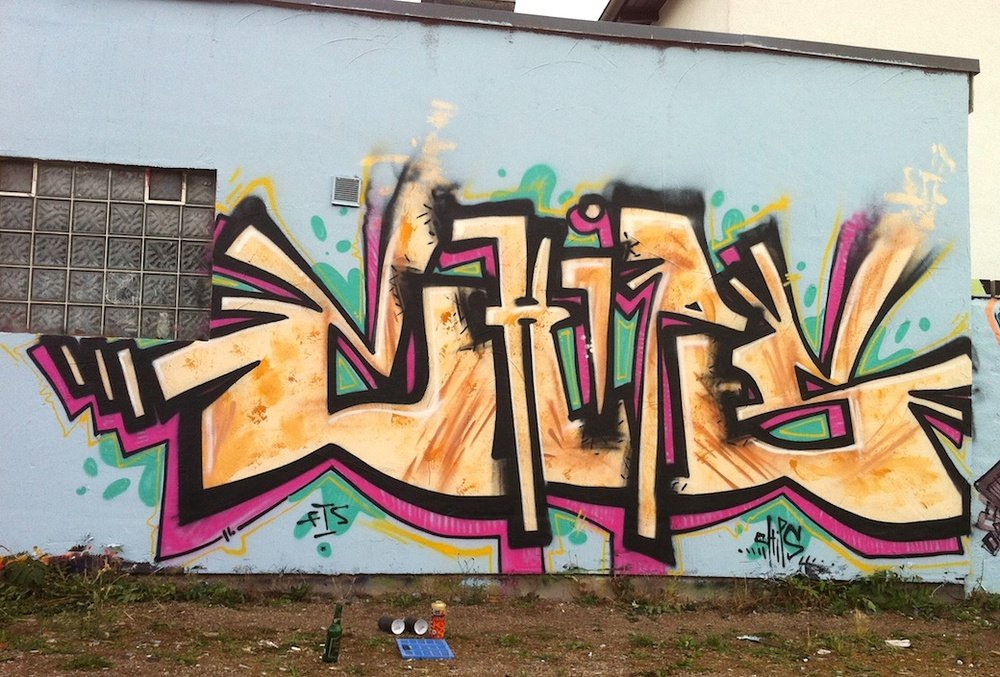 Graffiti Wall - Photo by Heureka - chips, fts