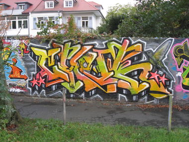Graffiti Wall - Photo by Heureka - check