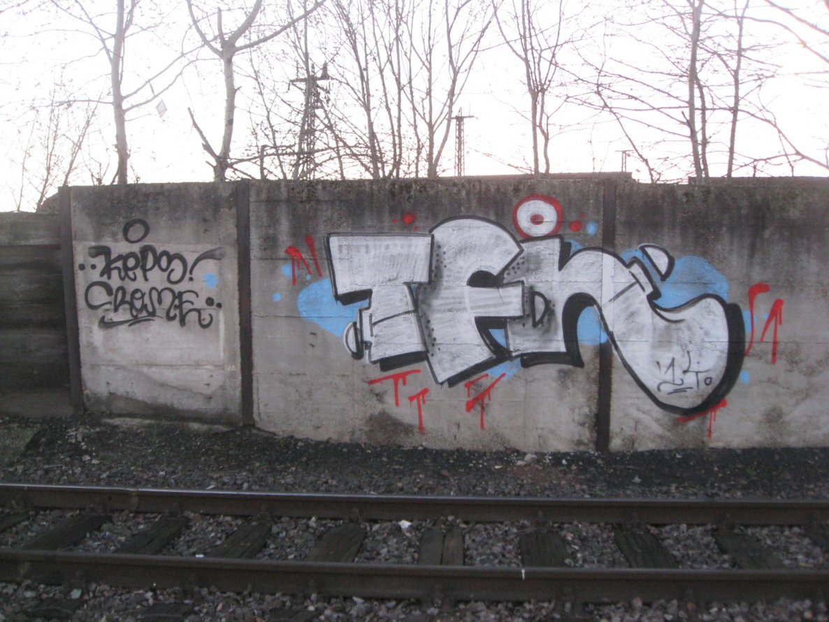 Graffiti Bombing - Photo by Heureka - tfn, kebs, crome