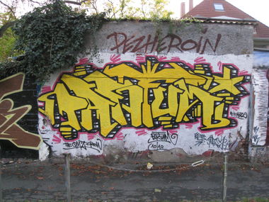 Graffiti Wall - Photo by Heureka - parfum, tenor, dsf (2010)