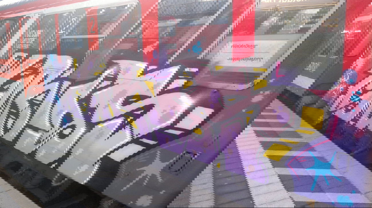 Graffiti Train - Photo by Heureka - güros, eyman, shizo (2014)