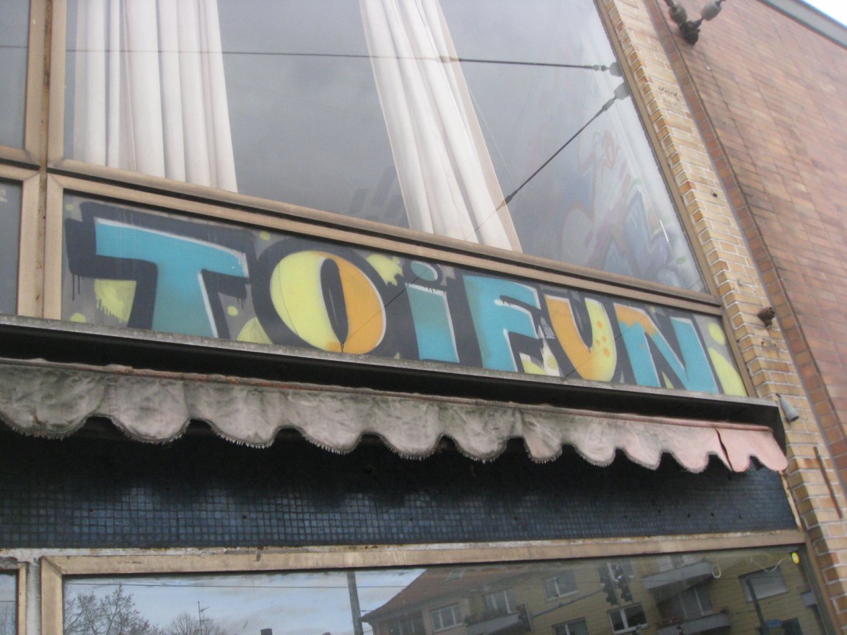 Graffiti Wall - Photo by Heureka - tfn, toifun