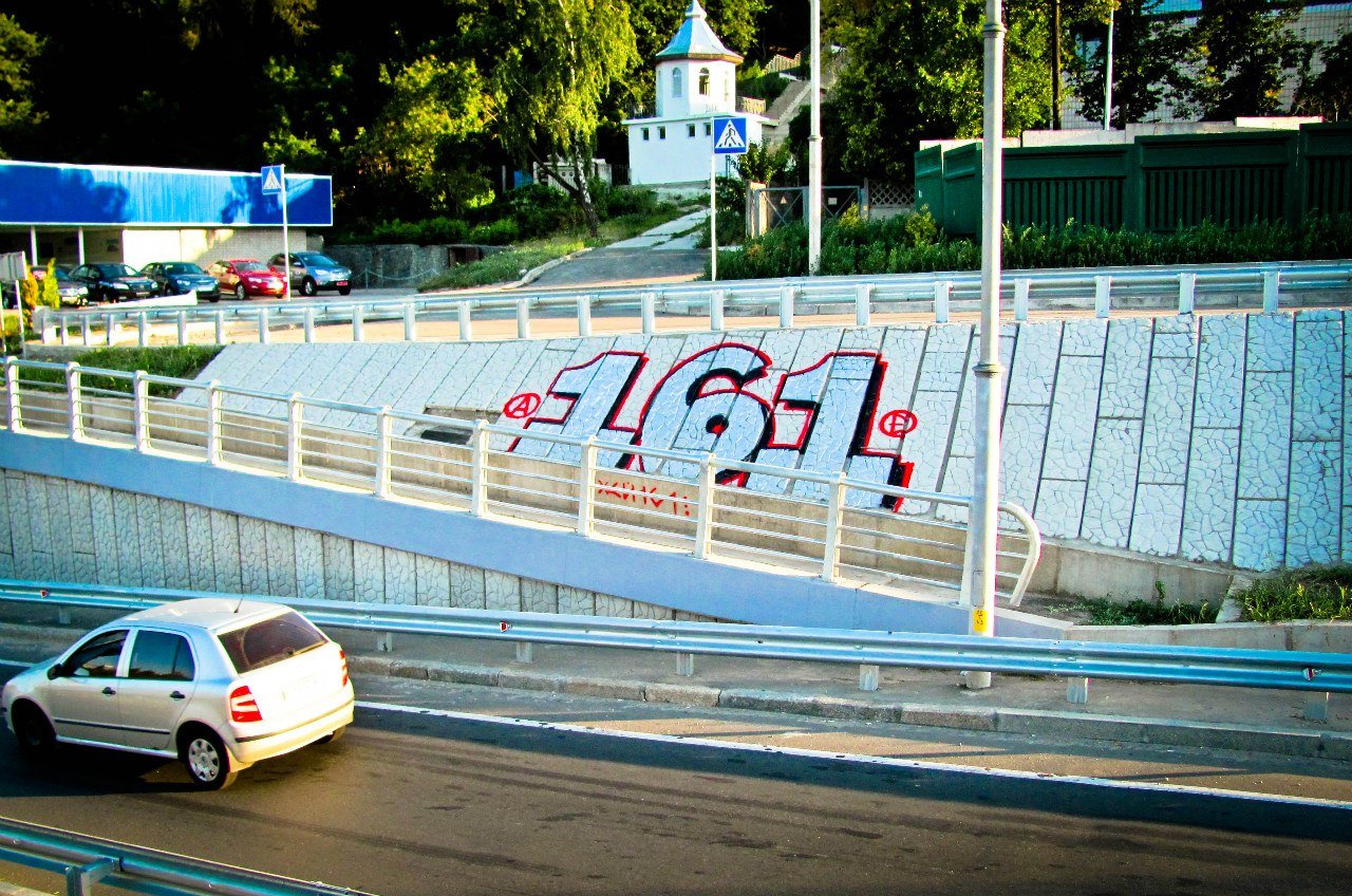 Graffiti Bombing in Kyiv - Photo by Hey161 - 161, crew, Hey! (2012)