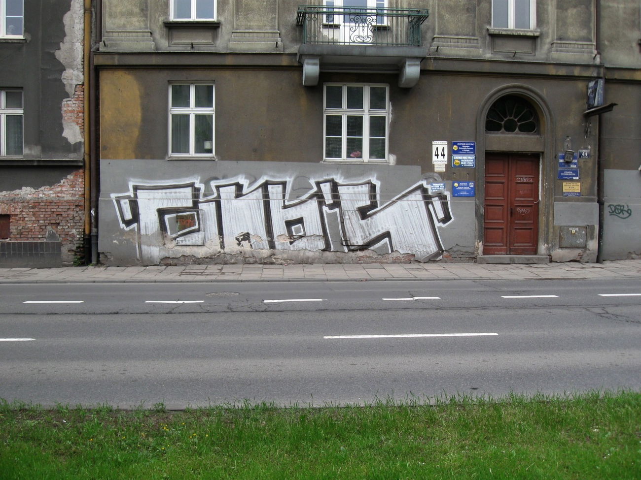 Graffiti Bombing - Photo by Hilary90 - cnb