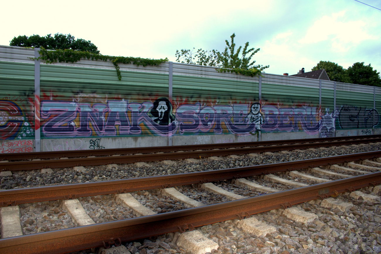 Graffiti Wall - Photo by Hitzerot