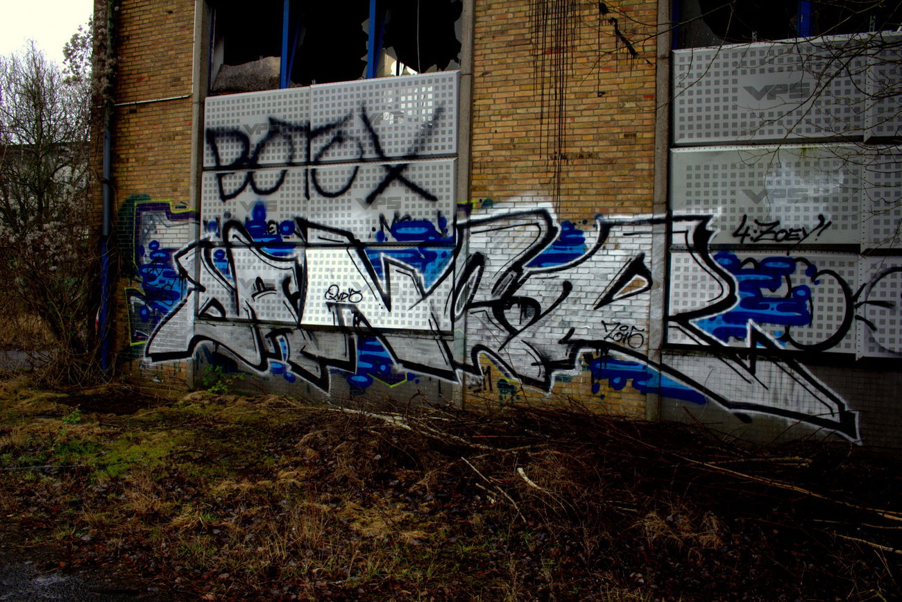 Graffiti Wall - Photo by Hitzerot - Dancer, IQ, QvD