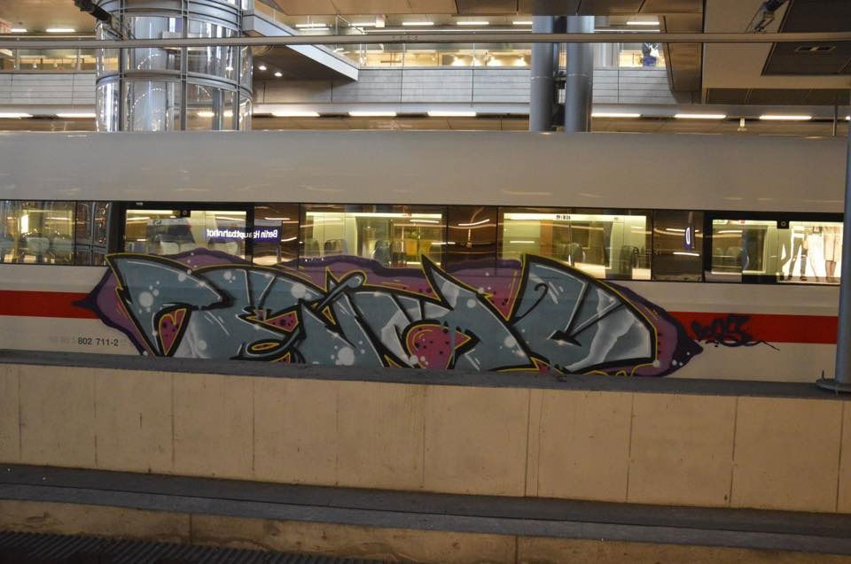 Graffiti Wall in Hamburg - Photo by Hitzerot - 37, Feind (2015)