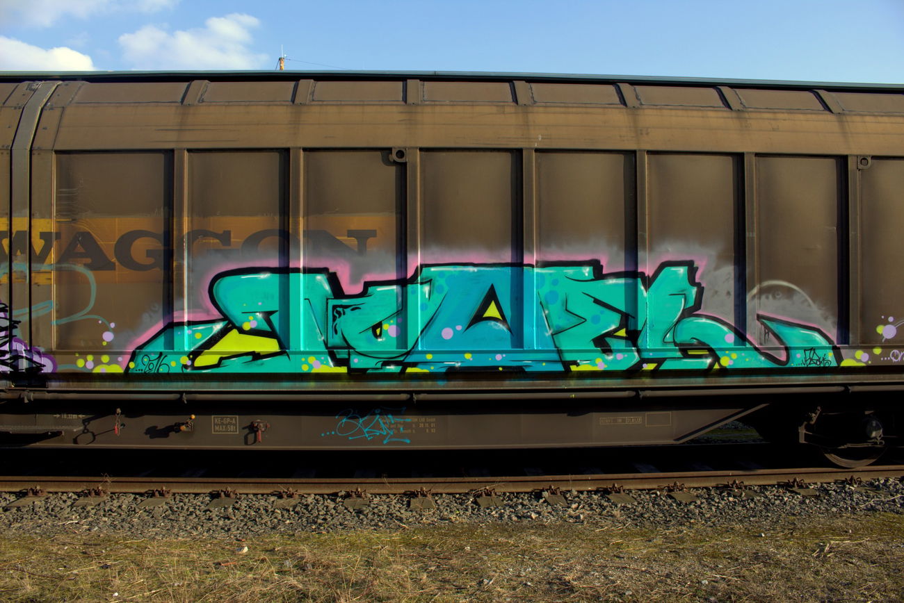 Graffiti Wall - Photo by Hitzerot - Juwel