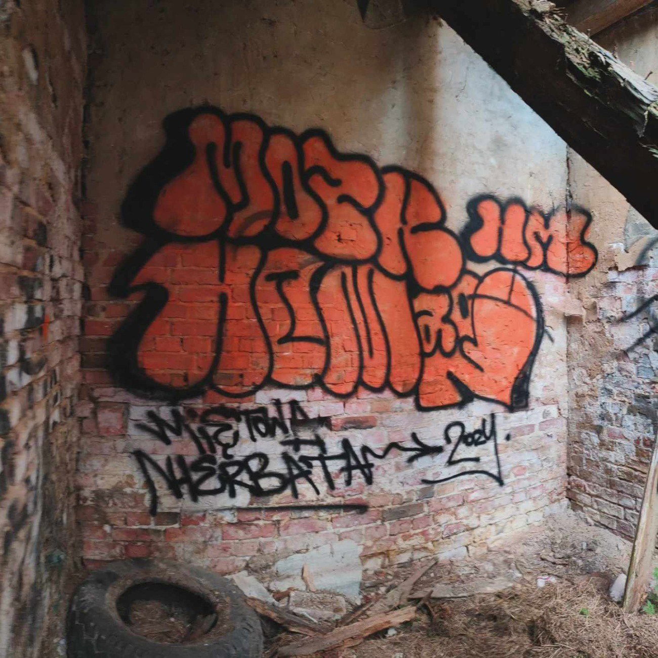 Graffiti Wall - Photo by HoMaR