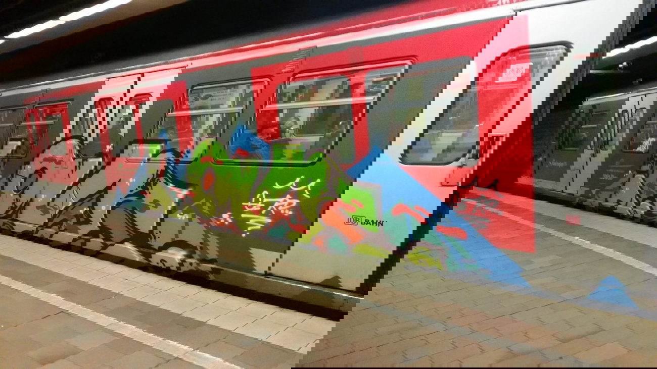 Graffiti Train - Photo by Hobbyspotter