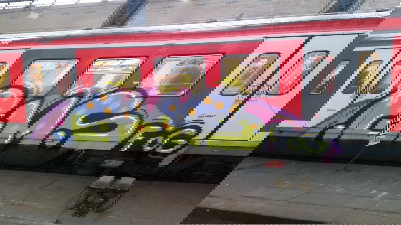 Graffiti Train - Photo by Hobbyspotter (2015)