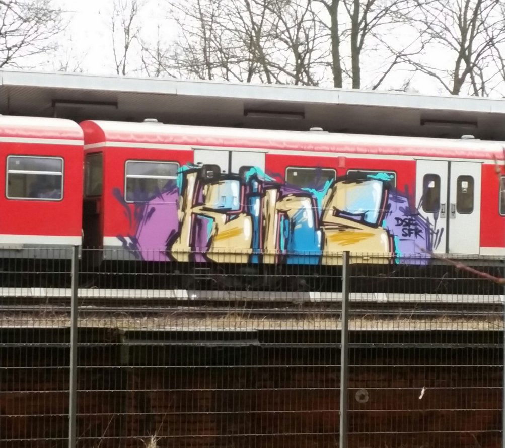 Graffiti Train - Photo by Hobbyspotter (2015)