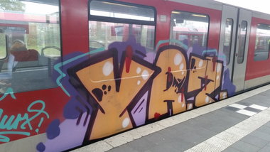 Graffiti Train - Photo by Hobbyspotter (2014)