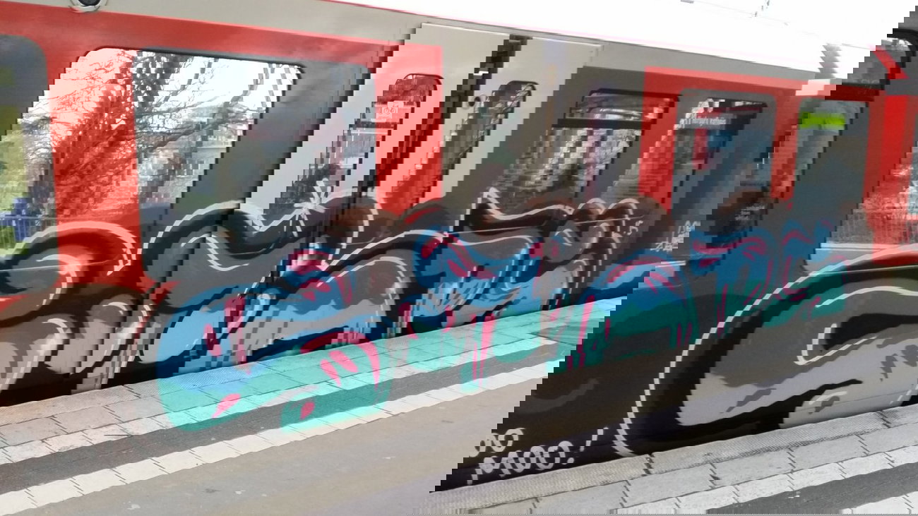 Graffiti Train - Photo by Hobbyspotter