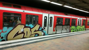 Graffiti Train - Photo by Hobbyspotter - cos, tsk, fotze (2015)