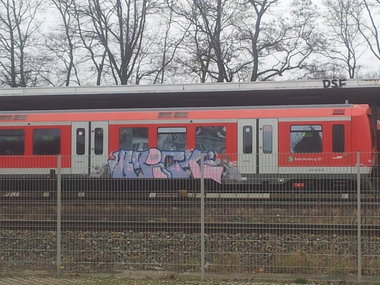 Graffiti Train - Photo by Hobbyspotter (2014)
