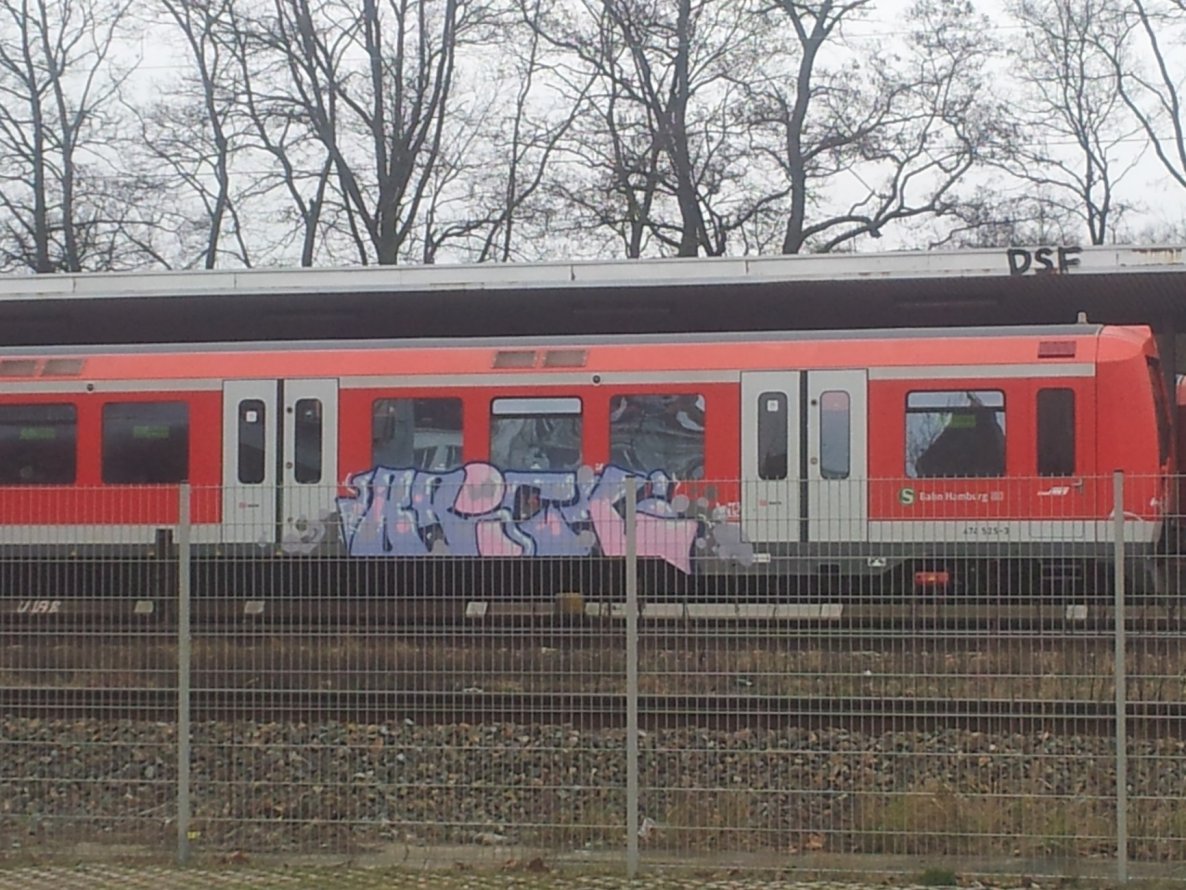 Graffiti Train - Photo by Hobbyspotter (2014)