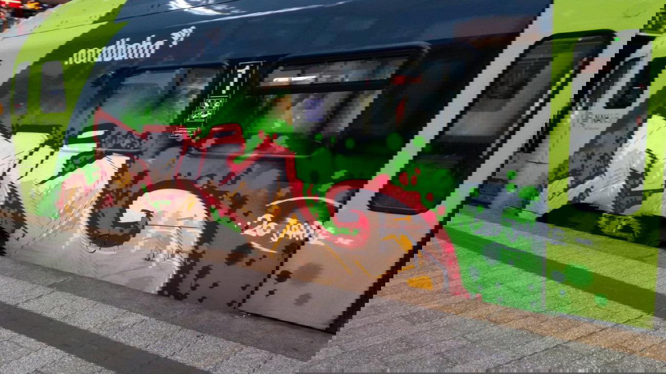 Graffiti Train - Photo by Hobbyspotter