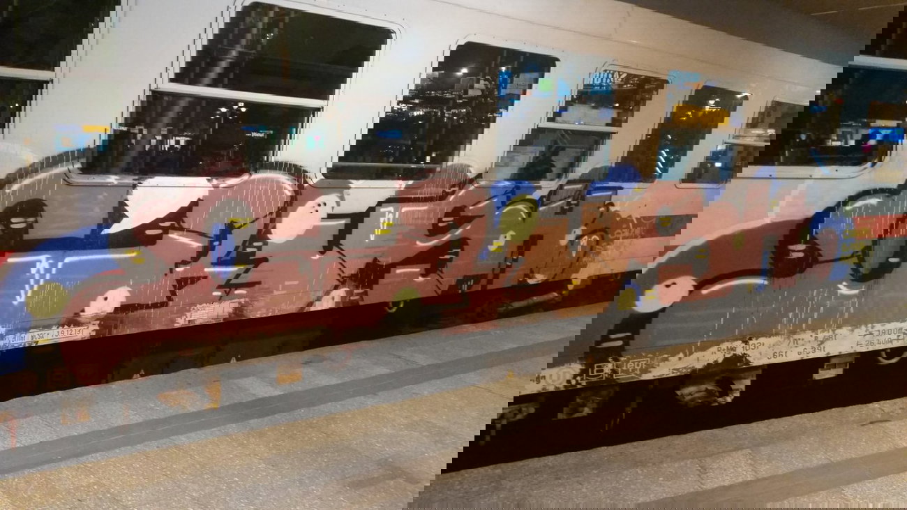 Graffiti Train - Photo by Hobbyspotter