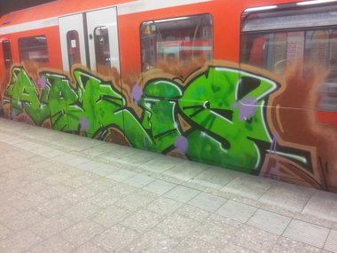 Graffiti Train - Photo by Hobbyspotter (2014)