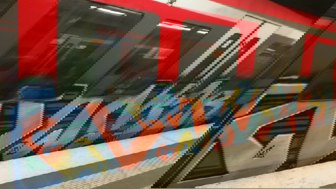 Graffiti Train - Photo by Hobbyspotter