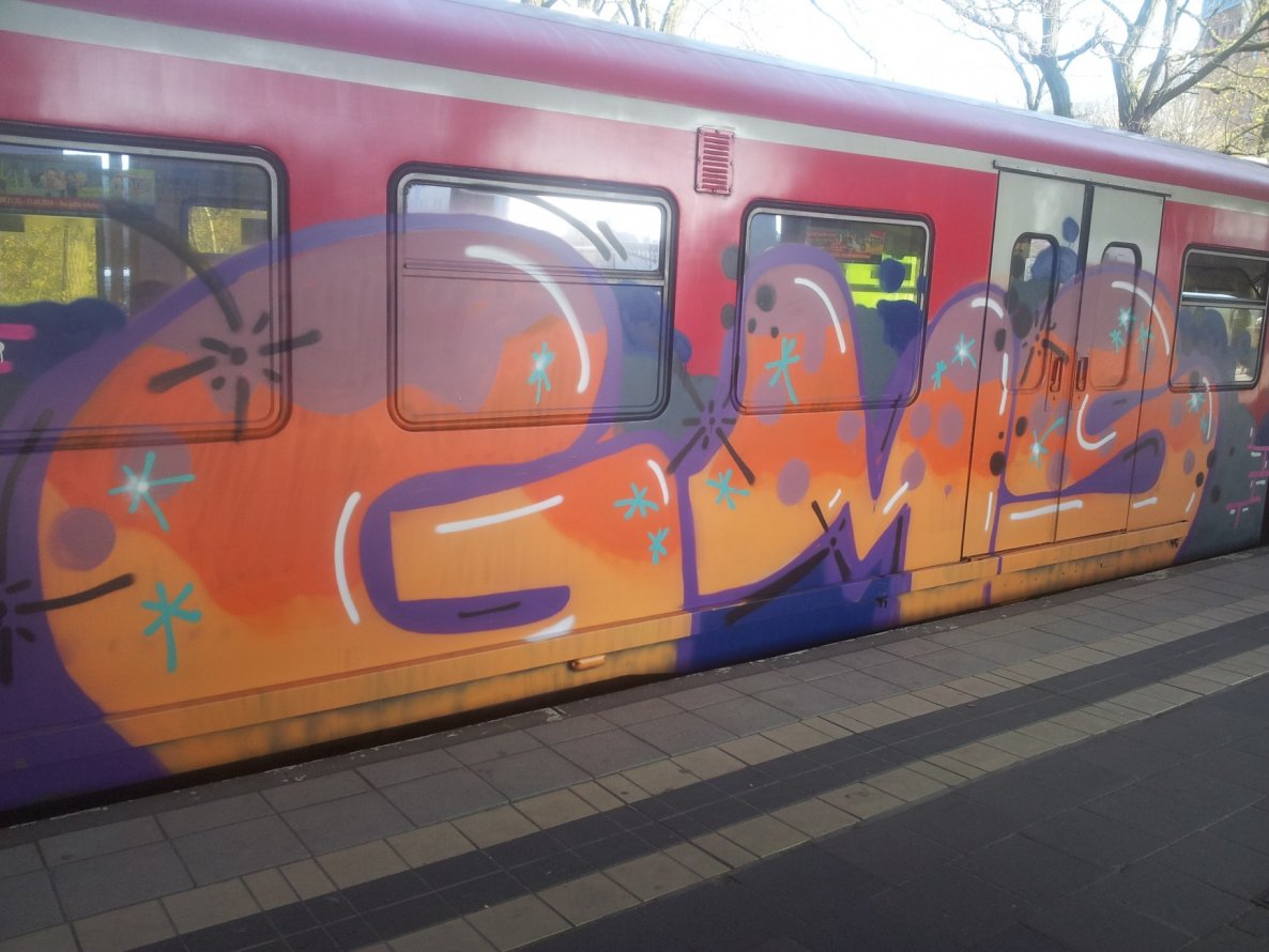 Graffiti Train - Photo by Hobbyspotter (2014)