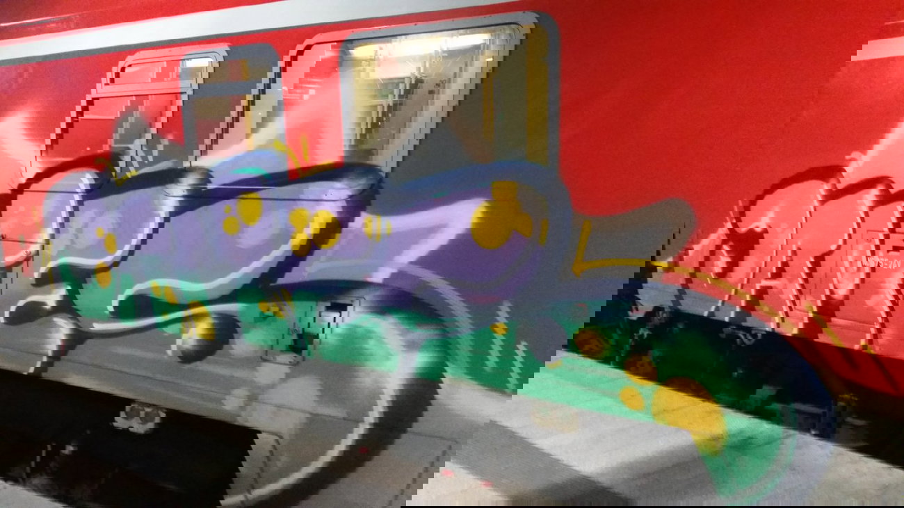 Graffiti Train - Photo by Hobbyspotter