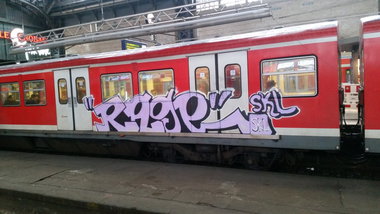 Graffiti Train - Photo by Hobbyspotter (2015)
