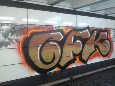 Graffiti Bombing - Photo by Hobbyspotter (2014)