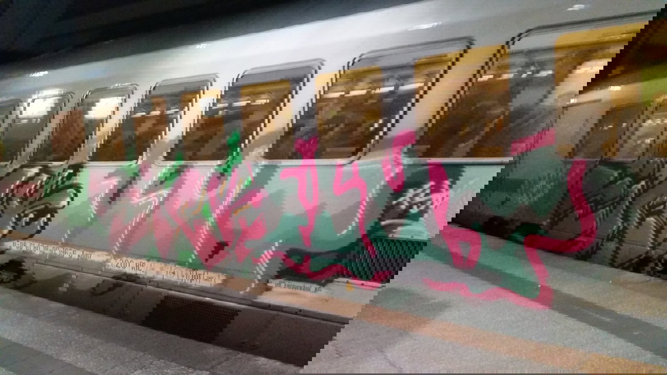 Graffiti Train - Photo by Hobbyspotter