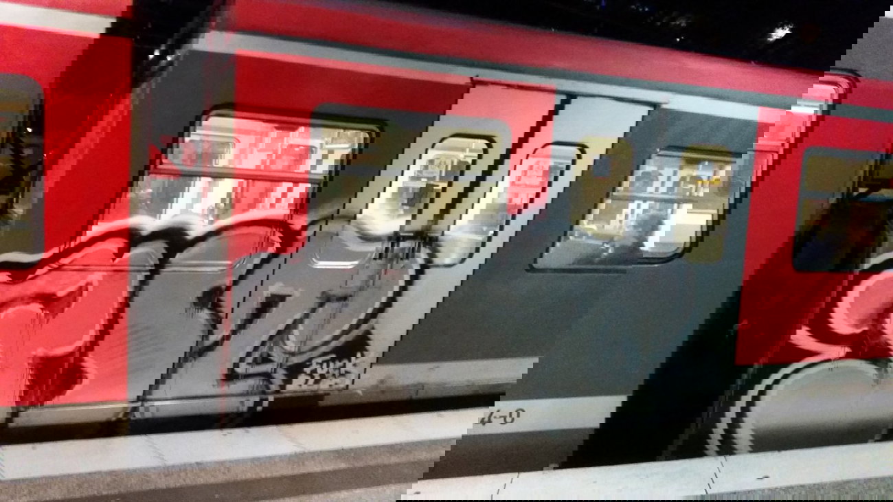 Graffiti Train - Photo by Hobbyspotter