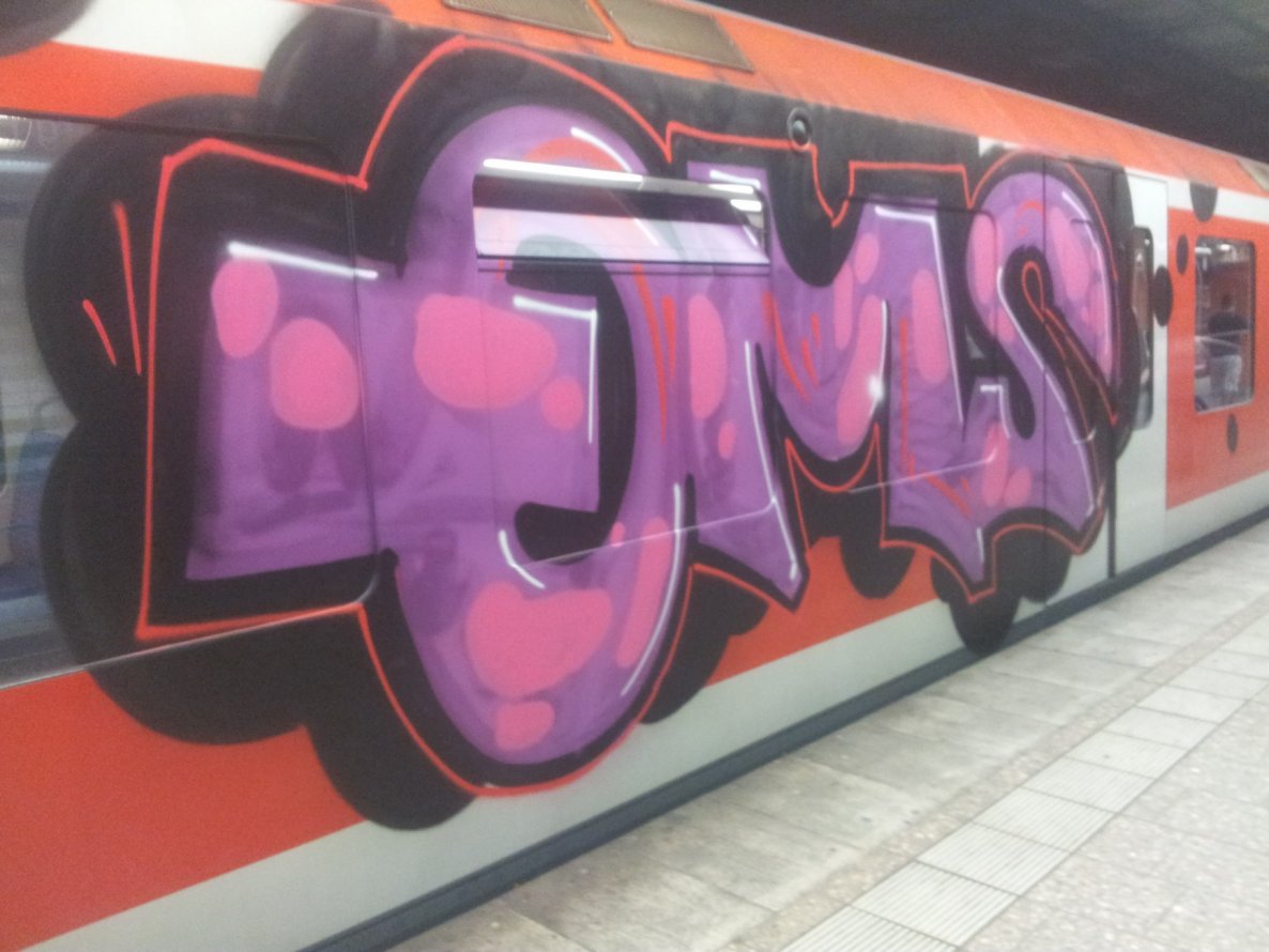 Graffiti Train - Photo by Hobbyspotter (2014)