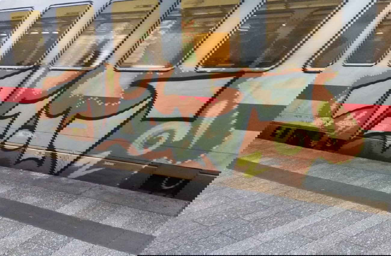 Graffiti Train - Photo by Hobbyspotter