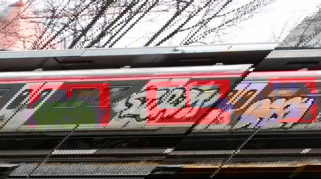 Graffiti Train - Photo by Hobbyspotter