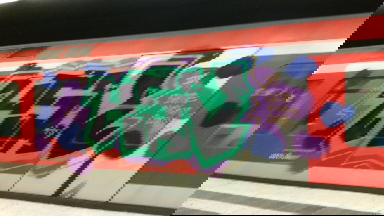 Graffiti Train - Photo by Hobbyspotter (2015)