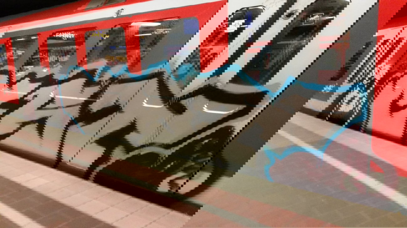 Graffiti Train - Photo by Hobbyspotter (2015)