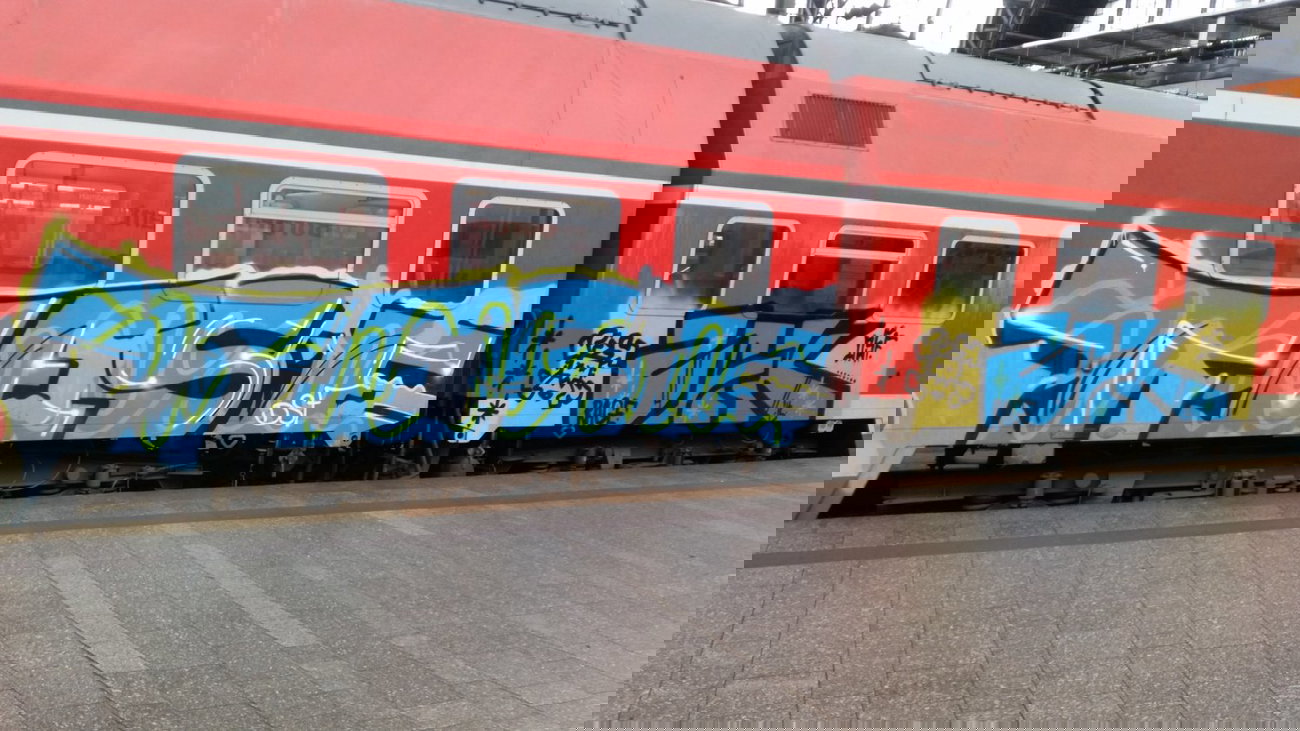 Graffiti Train - Photo by Hobbyspotter