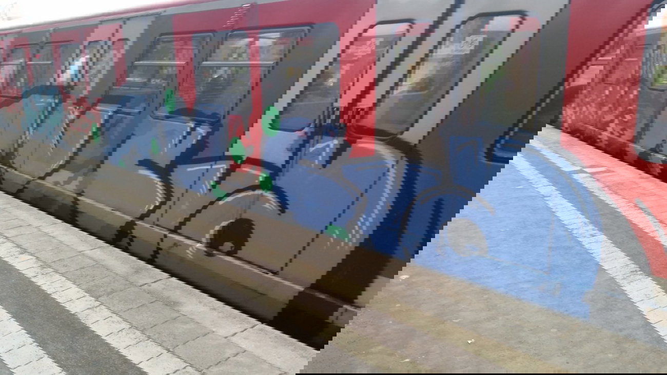 Graffiti Train - Photo by Hobbyspotter (2015)