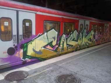 Graffiti Train - Photo by Hobbyspotter (2014)