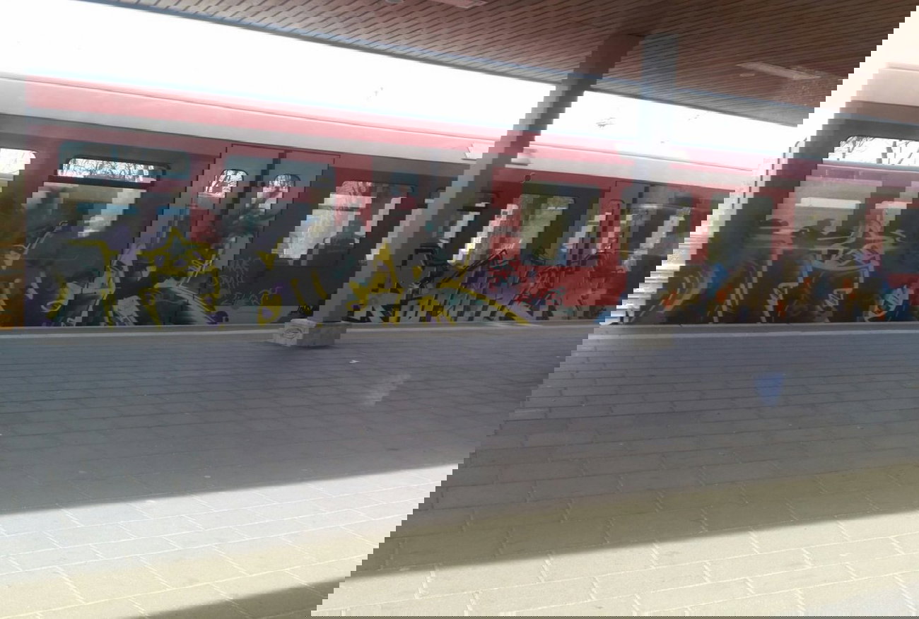 Graffiti Train - Photo by Hobbyspotter