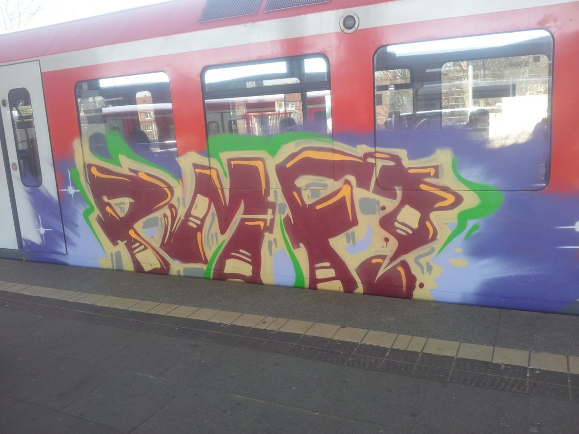 Graffiti Train - Photo by Hobbyspotter (2014)