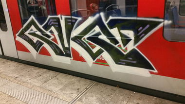 Graffiti Train - Photo by Hobbyspotter (2015)