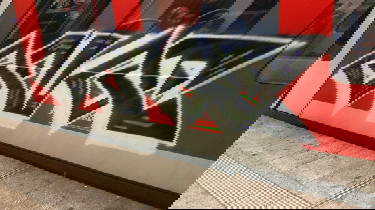 Graffiti Train - Photo by Hobbyspotter (2015)