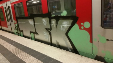 Graffiti Train - Photo by Hobbyspotter (2015)