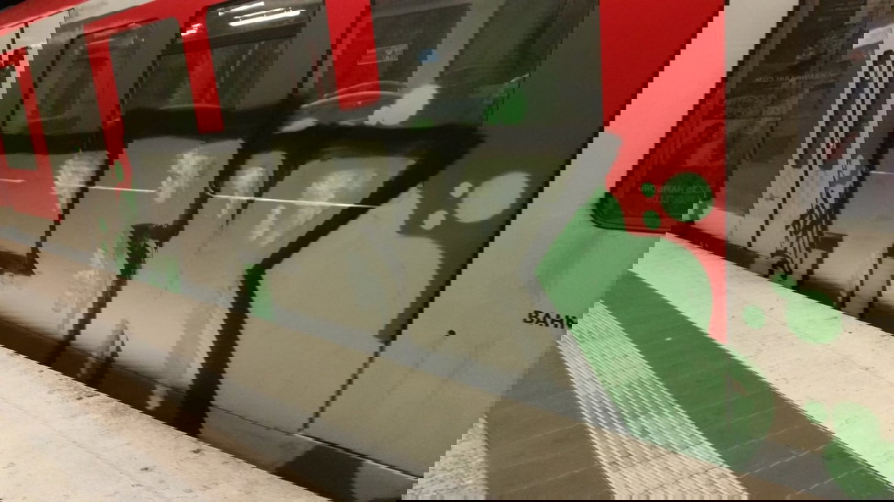 Graffiti Train - Photo by Hobbyspotter (2015)