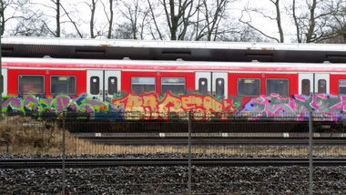 Graffiti Train - Photo by Hobbyspotter